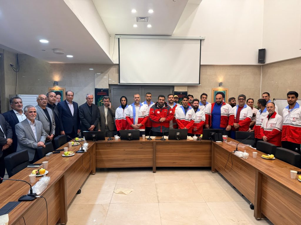 خانواده دوومیدانی به پویش ایران ما پیوستند/ ملی پوشان در لباس سرخ هلال احمر